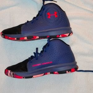 Kids under armour basket ball shoes